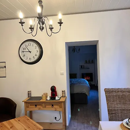 Couette-café Maison La Glycine 4*